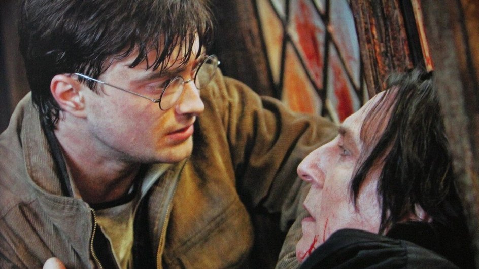 Дэниел Рэдклифф и Алан Рикман в роли Гарри Поттера и Северуса Снейпа в фильме «Гарри Поттер и кубок огня» Дэниел Рэдклифф и Алан Рикман в роли Гарри Поттера и Северуса Снейпа в фильме «Гарри Поттер и кубок огня»