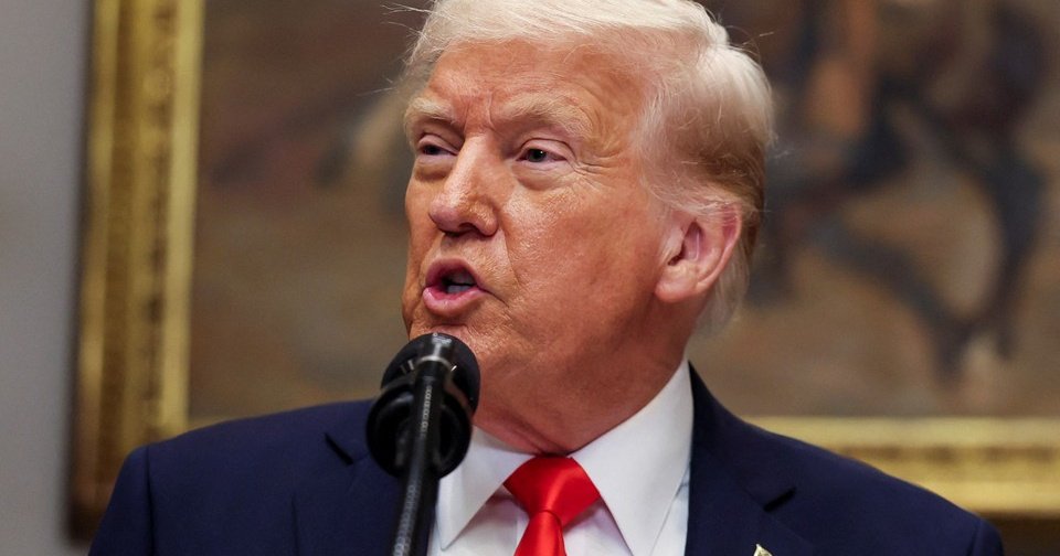 Трамп одним словом грубо оскорбил журналиста Такера Карлсона: вот что он сказал
