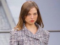 Content image for: 511611 | Алеся Кафельникова дебютировала на показе Chanel в Париже
