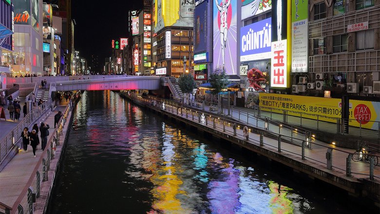 Загрязненная река Дотонбори в Осаке