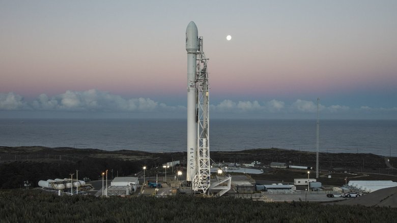 Falcon 9 — семейство одноразовых и частично многоразовых ракет-носителей тяжёлого класса компании SpaceX. Фото: Space.com