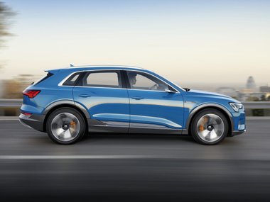 slide image for gallery: 23752 | Электрический кроссовер Audi e-tron