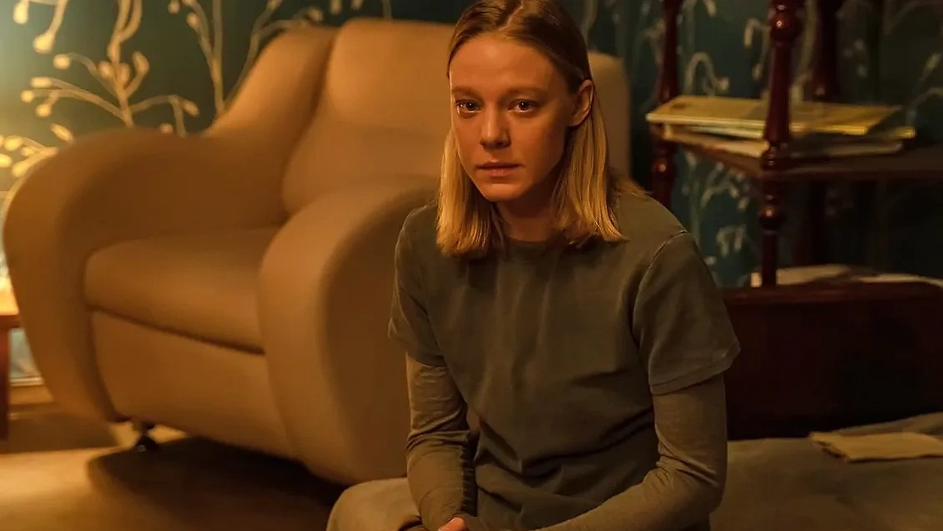 Алена Михайлова в сериале «Преступление и наказание» Алена Михайлова в сериале «Преступление и наказание»