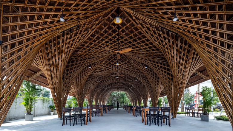 Ресторан полностью построен из бамбука, который прочнее стали
