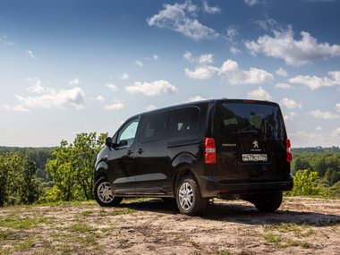 slide image for gallery: 28455 | Peugeot Traveller