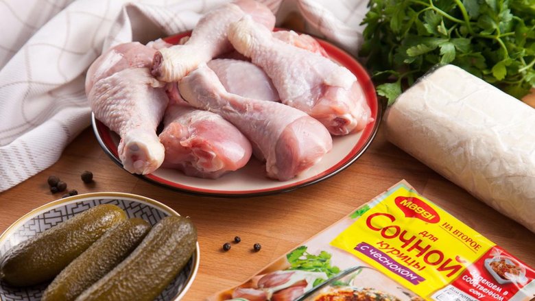 Как приготовить Куриные голени в мешочке из слоеного теста в духовке просто рецепт пошаговый