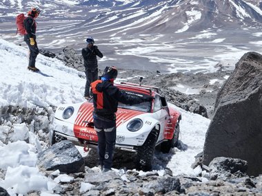 Porsche 911 заехал на высоту 6007 метров над уровнем моря (2022)
