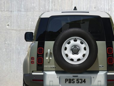 slide image for gallery: 24987 | Land Rover Defender