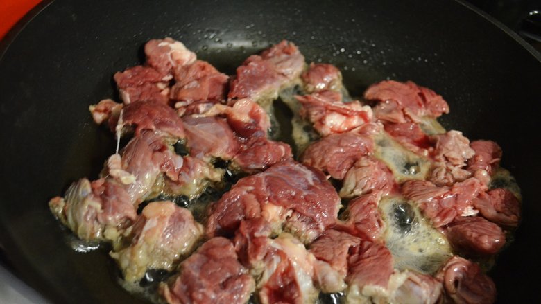 Гуляш из говядины с томатной пастой - пошаговый рецепт с фото на luchistii-sudak.ru