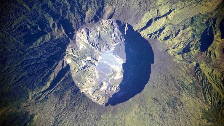 Вулкан Тамбора, снятый с Международной космической станции.