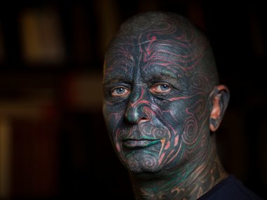 Slide image for gallery: 13360 | Выглядел кандидат тоже отлично: 90% тела Владимира Франца, в том числе полностью его лицо, покрыто татуировками. Фото: legion-media.ru