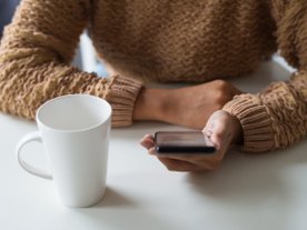 смартфон в руках