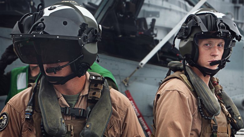 Пилоты ударного вертолета AH-1Z «Вайпер» с НСЦ.