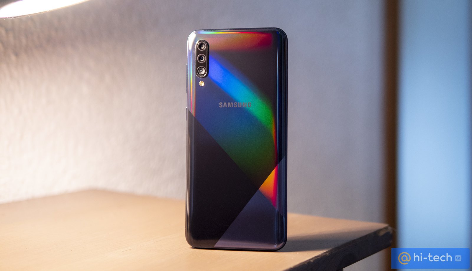 Обзор Samsung Galaxy A30s: три камеры и сканер в экране за минимум денег -  Hi-Tech Mail.ru