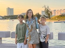Юлия Учиткина с сыновьями, фото: соцсети