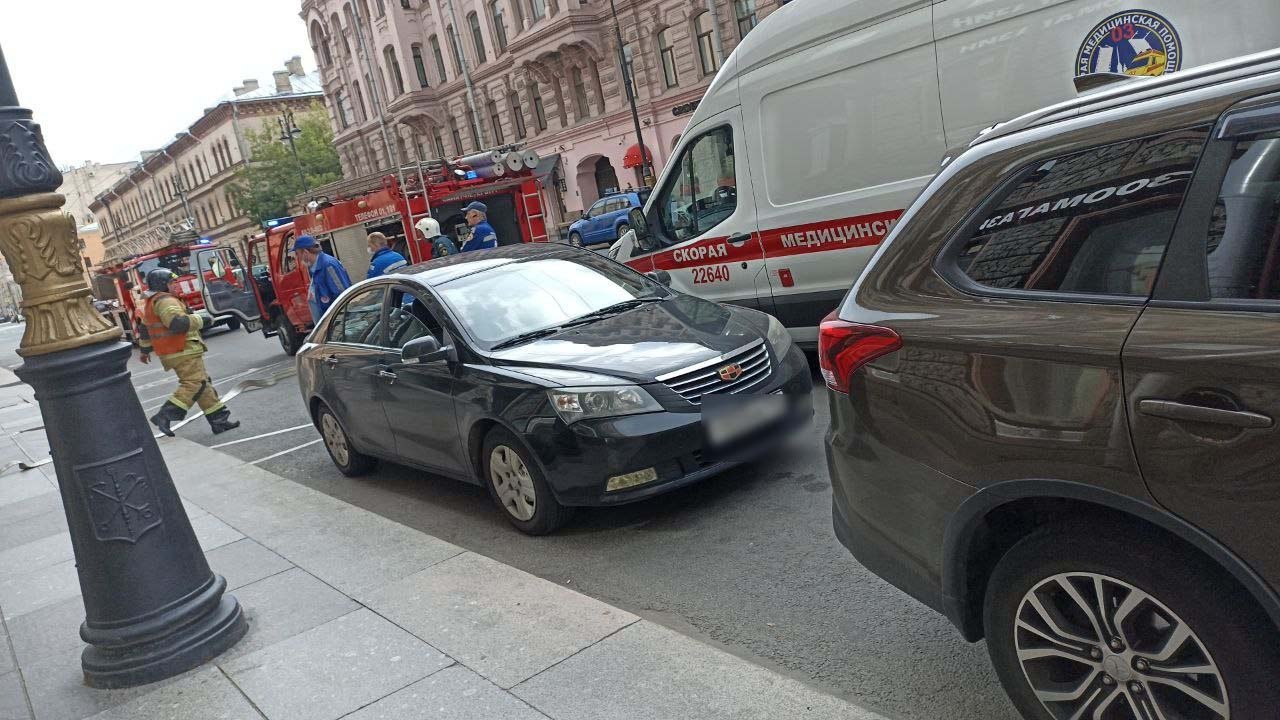 В центре Петербурга по повышенному номеру сложности тушат дом-памятник -  Новости Mail.ru