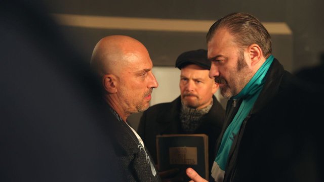 Дмитрий Нагиев и Михаил Пореченков на съемках сериала «Кино про бандитов» Дмитрий Нагиев и Михаил Пореченков на съемках сериала «Кино про бандитов»