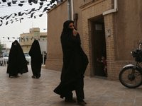 Иранки протестуют против хиджабов — впервые за 40 лет