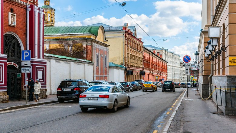 Знаки «Стоянка запрещена» и «Парковка» на улицах Москвы Знаки «Стоянка запрещена» и «Парковка» на улицах Москвы