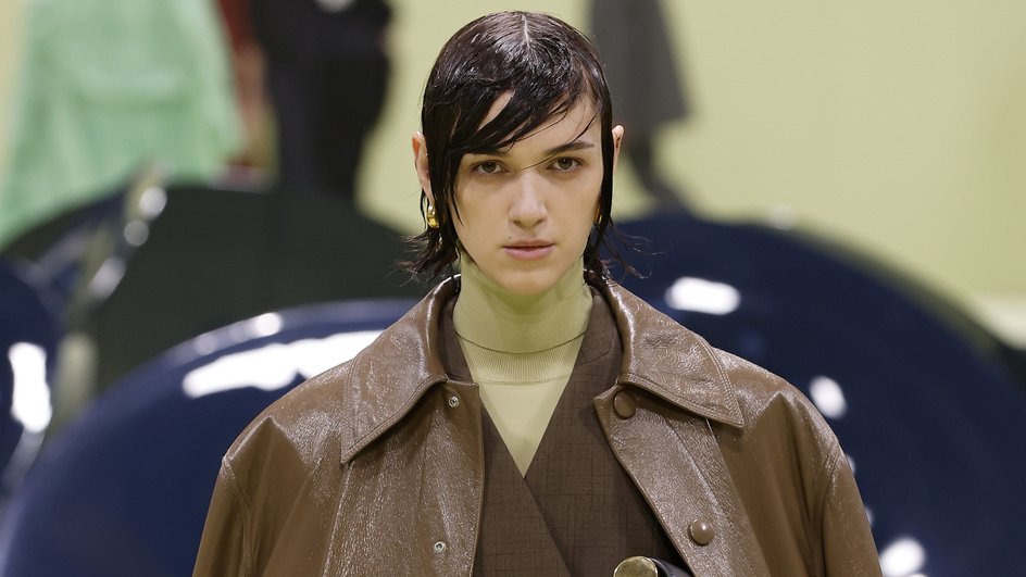 Сочетание коричневого в одежде на показе Jil Sander Сочетание коричневого в одежде на показе Jil Sander