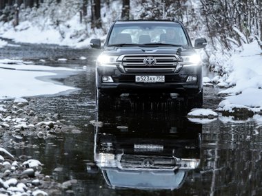 slide image for gallery: 18959 | Land Cruiser 200