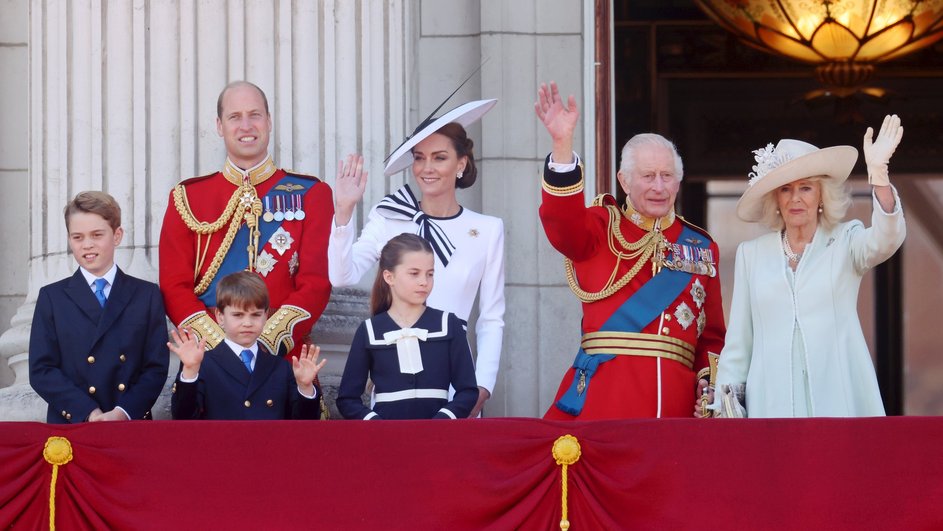 Кейт Миддлтон, принц Уилльям, король Карл III и королева Камилла на Trooping the Colour Кейт Миддлтон, принц Уилльям, король Карл III и королева Камилла на Trooping the Colour
