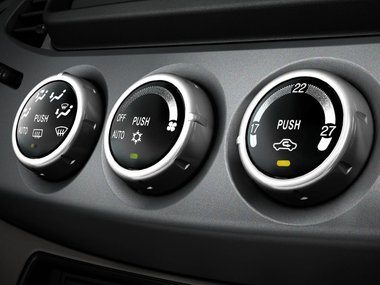 slide image for gallery: 26065 | Mitsubishi L200