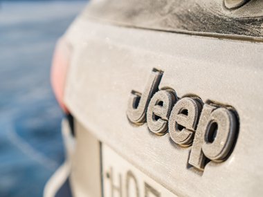slide image for gallery: 24252 | Jeep Grand Cherokee Track Hawk