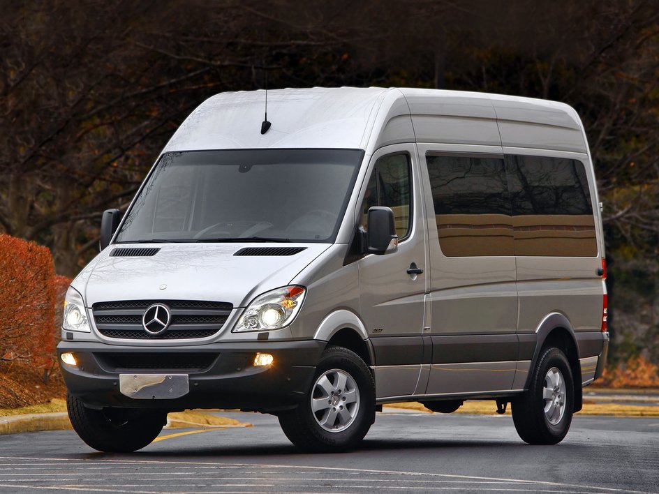 Микроавтобус фирмы Mercedes-Benz модели Sprinter Микроавтобус фирмы Mercedes-Benz модели Sprinter