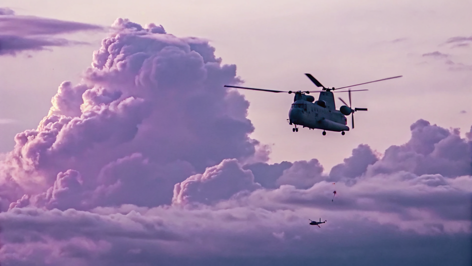 Британский вертолет Chinook впервые запустил ударные FPV-дроны прямо в воздухе Британский вертолет Chinook впервые запустил ударные FPV-дроны прямо в воздухе