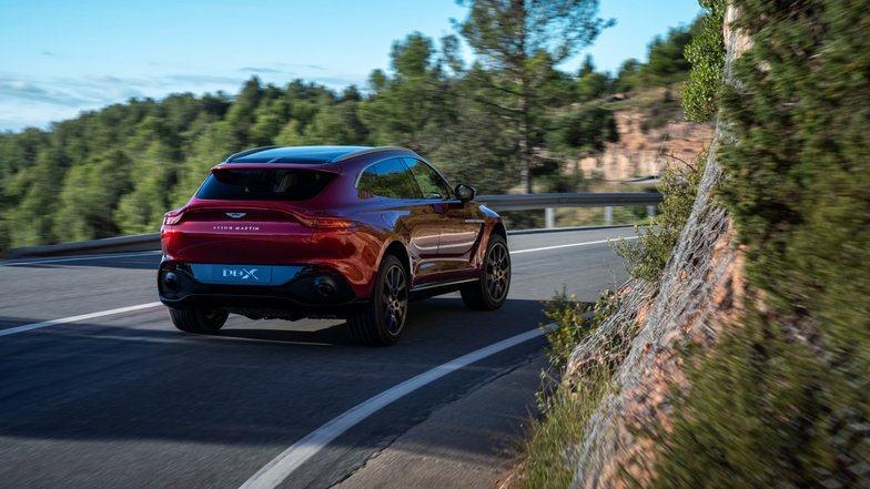 slide image for gallery: 25315 | Aston Martin DBX