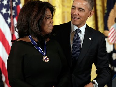 Slide image for gallery: 8268 | Президент Барак Обама вручает президентскую медаль Cвободы Опре Уинфри в Восточном зале Белого дома