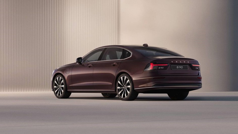Volvo обновила седан S90 Volvo обновила седан S90