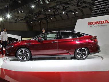slide image for gallery: 18656 | Honda Clarity Fuel Cell