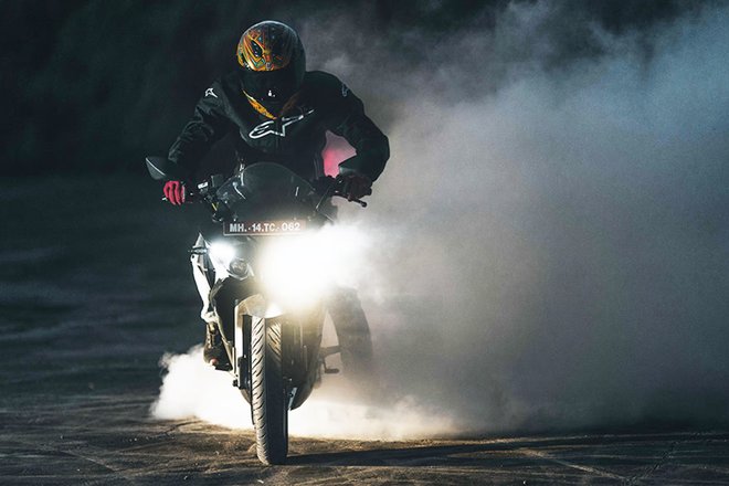 мотоцикл Bajaj RS200 мотоцикл Bajaj RS200