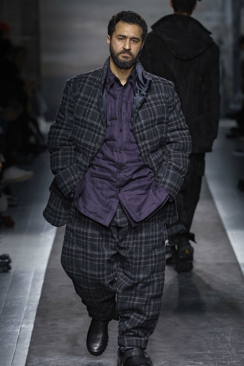 Yohji Yamamotoб, осень-зима 2025/26 Yohji Yamamotoб, осень-зима 2025/26