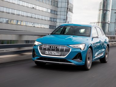 slide image for gallery: 26565 | Audi e-tron динамика