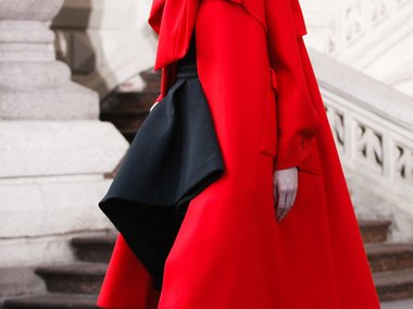 Slide image for gallery: 3036 | Комментарий lady.mail.ru: впрочем, и для женственных А-образных и new look силуэтов, традиционных для Dior, место останется всегда