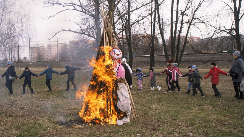 Хоровод на Масленичной неделе