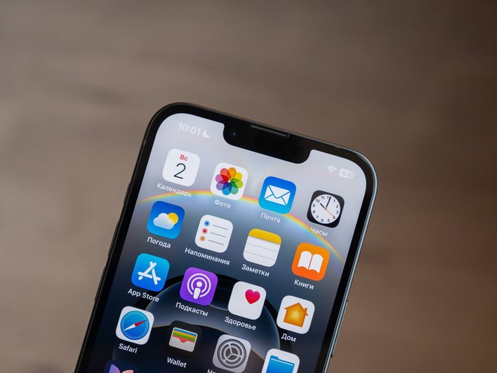 Пользователь делает скриншот экрана телефона на iPhone Пользователь делает скриншот экрана телефона на iPhone