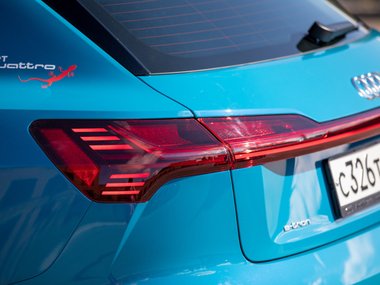 slide image for gallery: 26564 | Audi e-tron