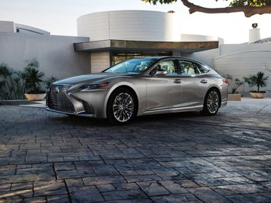slide image for gallery: 25659 | Lexus