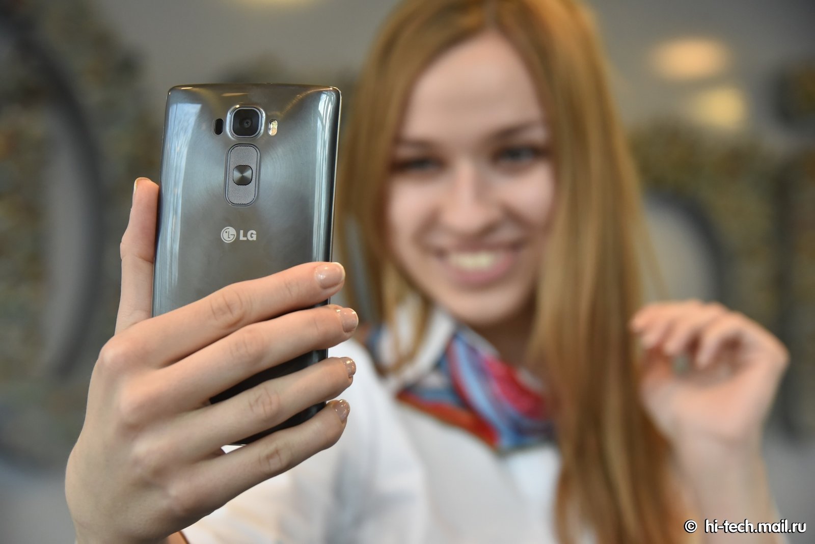 Обзор LG G Flex 2: зачем согнули первый флагман 2015 года? - Hi-Tech Mail.ru