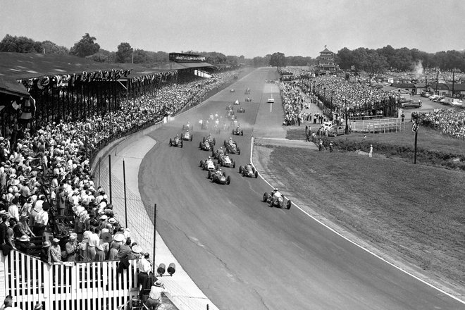 Гонка Indy500 прошла 30 мая 1950 годана автодроме «Индианаполис Мотор Спидвей» Гонка Indy500 прошла 30 мая 1950 годана автодроме «Индианаполис Мотор Спидвей»