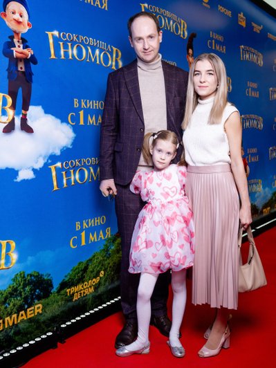 Никита Тарасов с семьей на премьере фильма «Сокровища гномов», фото: пресс-служба Никита Тарасов с семьей на премьере фильма «Сокровища гномов», фото: пресс-служба