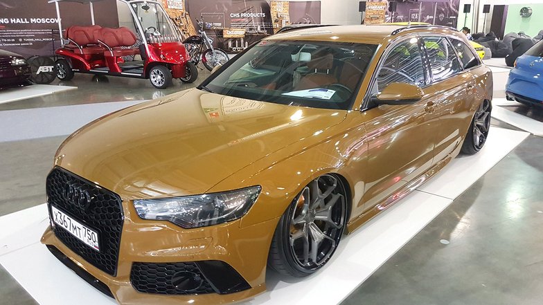 slide image for gallery: 23730 | Неформалы московской автомобильной выставки. Audi, BMW и Mercedes-Benz
