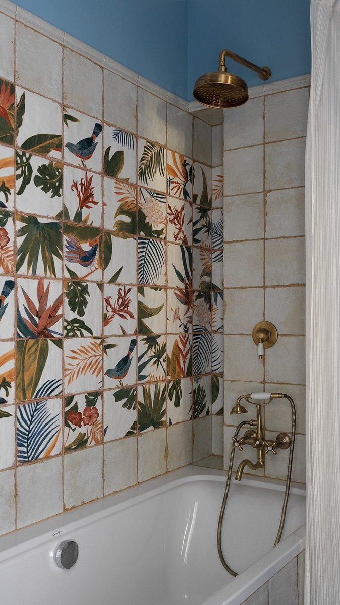Акцентная стена в ванной: 6 потрясающих примеров от дизайнеров
