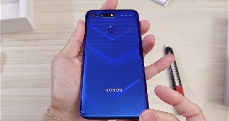Honor View 20. Фото: YouTube / Timmers EM1