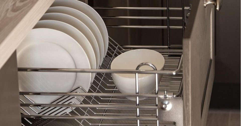 Где сушить посуду на кухне: 6 разнообразных идей