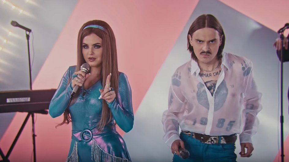 Кадр из клипа группы Little Big на песню Uno Кадр из клипа группы Little Big на песню Uno